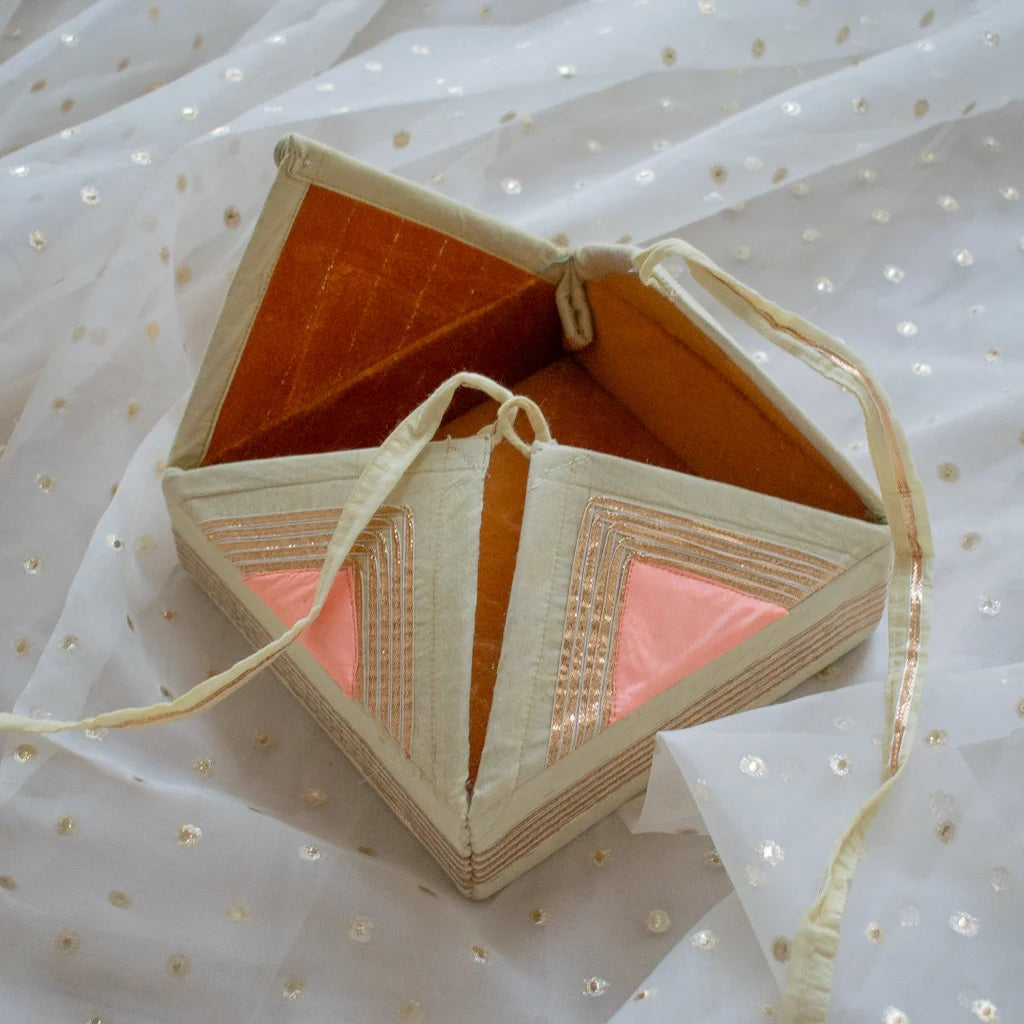 Maharani Petite Gift Box (Pistachio Green & Peach)