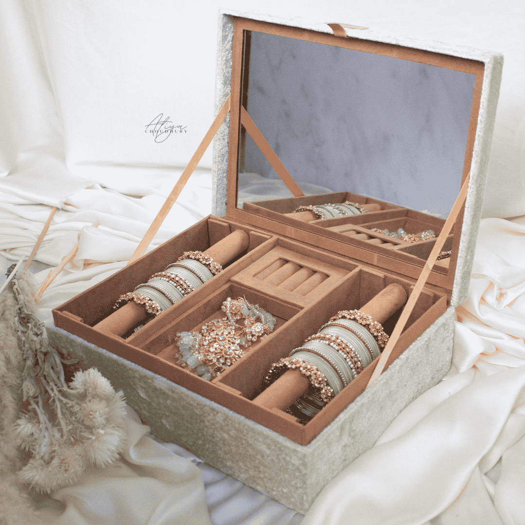 PRE-ORDER / ESHA TROUSSEAU BOX - Mint Velvet