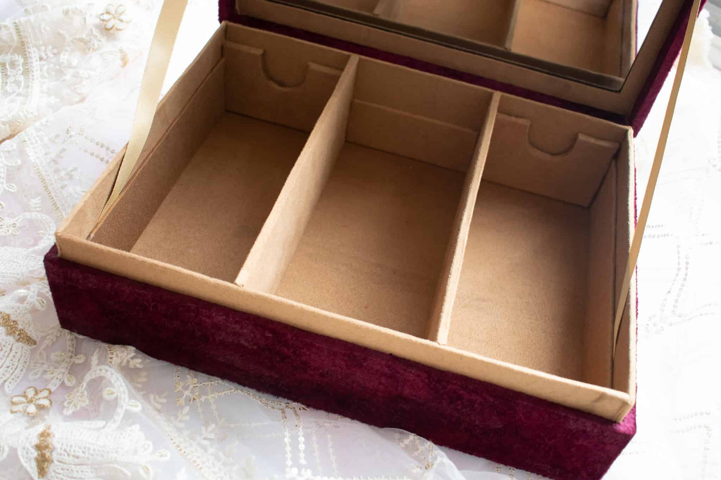 PRE-ORDER / AMNA TROUSSEAU BOX (Maroon Velvet)