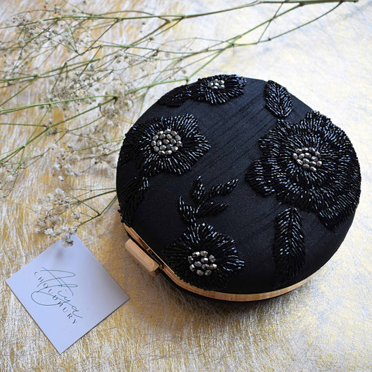 PRE-ORDER - LADY IN BLACK (Minaudière)