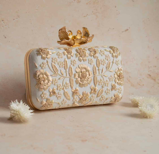 PRE-ORDEER - ASHA - Floral Clasp (Ivory)