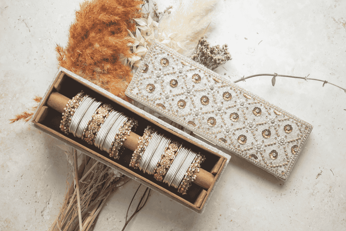 PRE-ORDER - ESHA - Sage Green Velvet (Bangle Box)