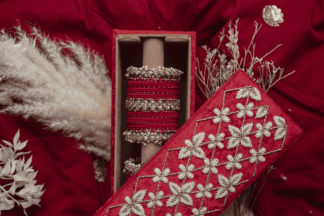 PRE-ORDER / LANA BANGLE BOX (Red)