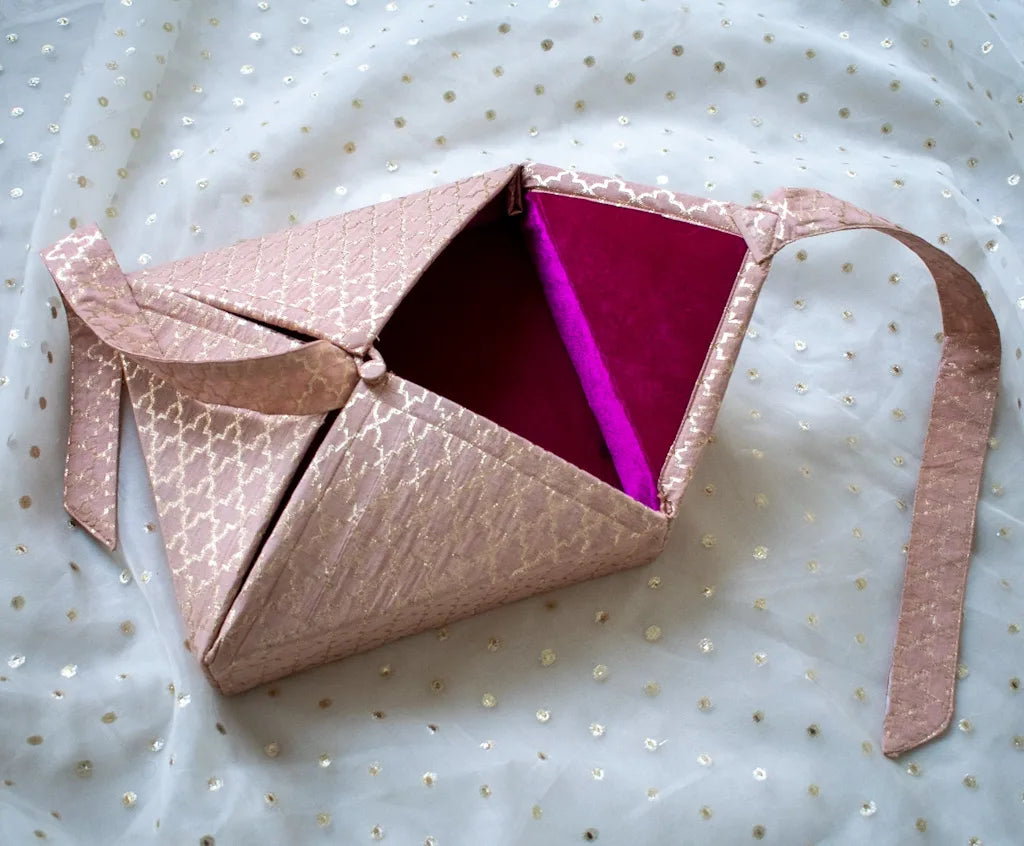 Maharani Gift Box (Dusky Nude Pink)
