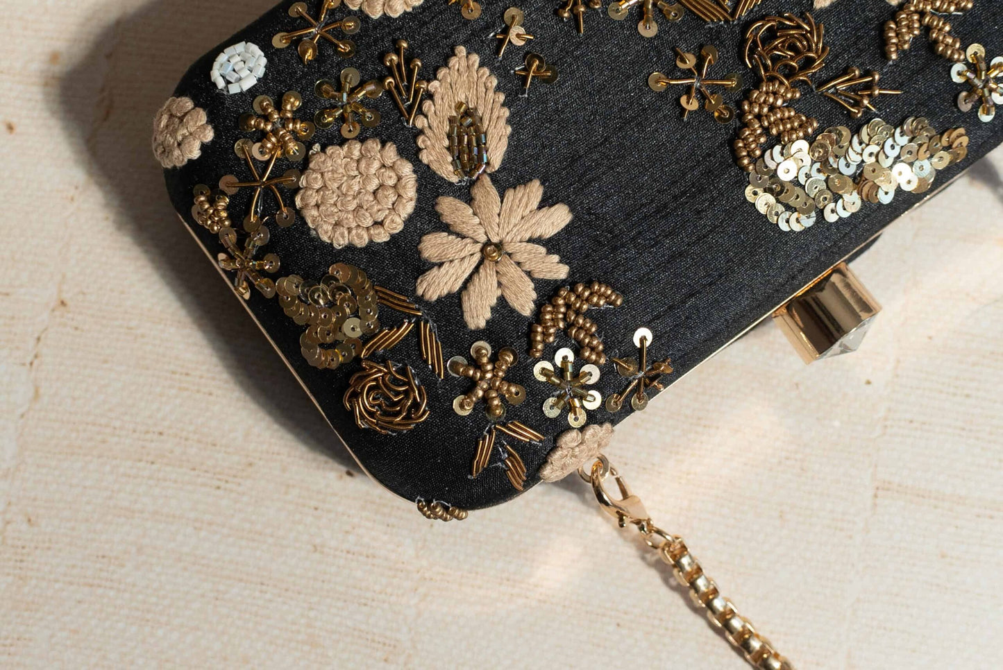 PRE-ORDER - ARA (Black Silk)