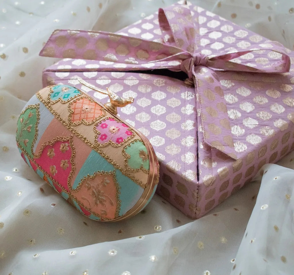 Virala Bird Clasp Clutch