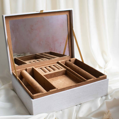 PRE-ORDER / AASHNA TROUSSEAU BOX
