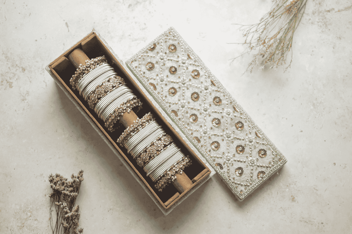 PRE-ORDER - ESHA - Sage Green Velvet (Bangle Box)