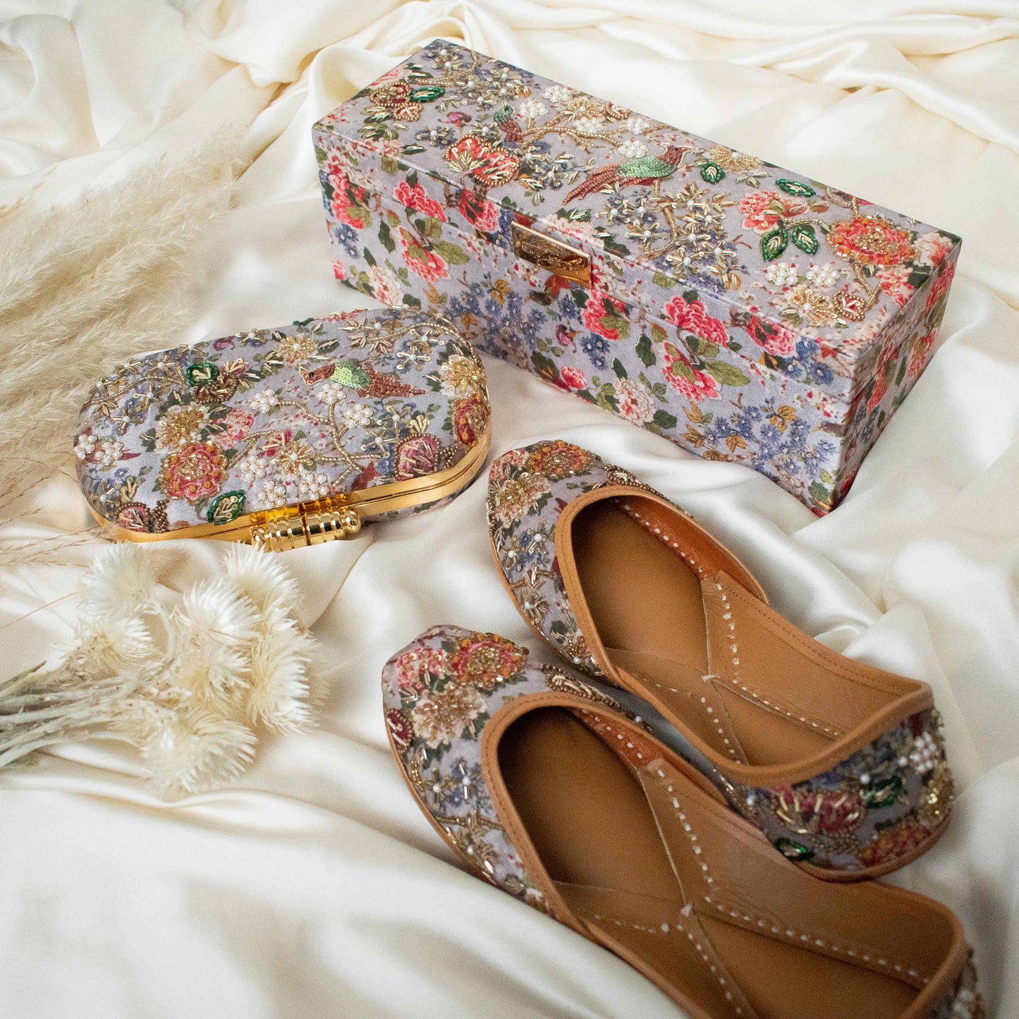 PRE-ORDER / MUMBAI DREAMS Bangle Box (Powder Blue)