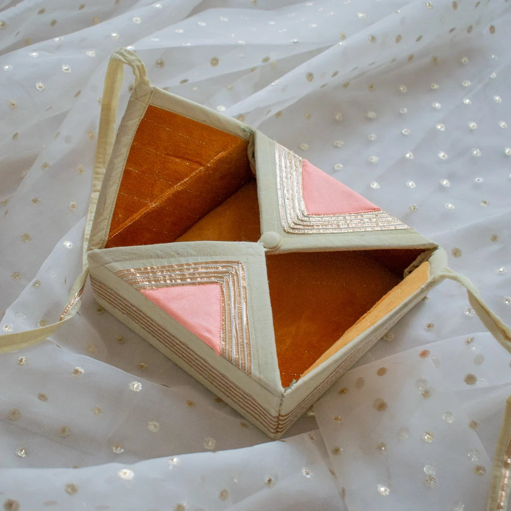 Maharani Petite Gift Box (Pistachio Green & Peach)