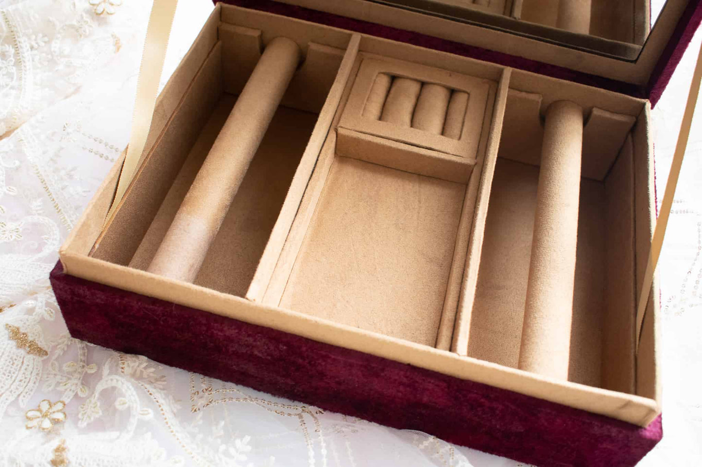 PRE-ORDER / AMNA TROUSSEAU BOX (Maroon Velvet)