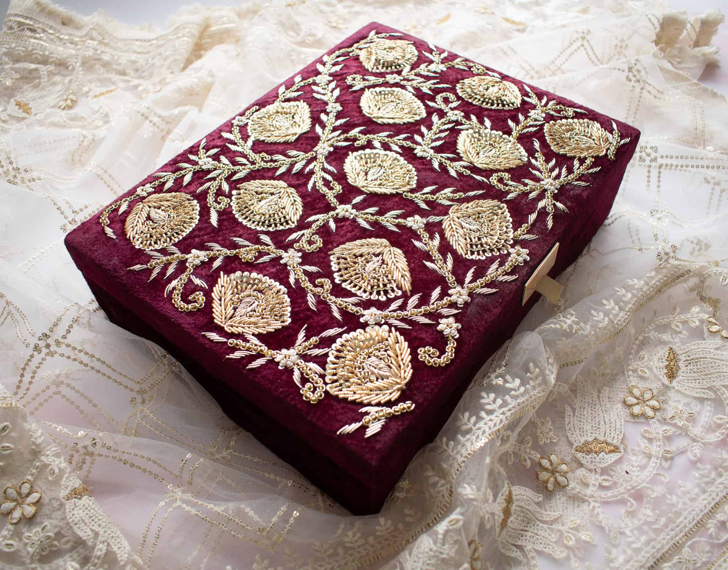 PRE-ORDER / AMNA TROUSSEAU BOX (Maroon Velvet)
