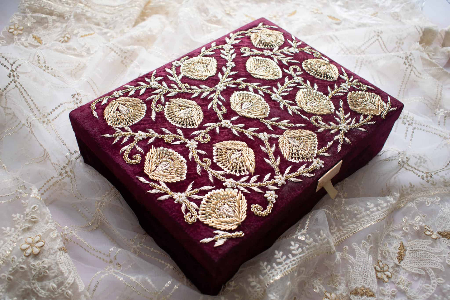 PRE-ORDER / AMNA TROUSSEAU BOX (Maroon Velvet)