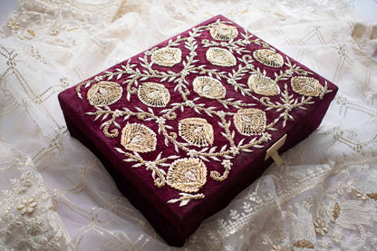 PRE-ORDER / AMNA TROUSSEAU BOX (Maroon Velvet)