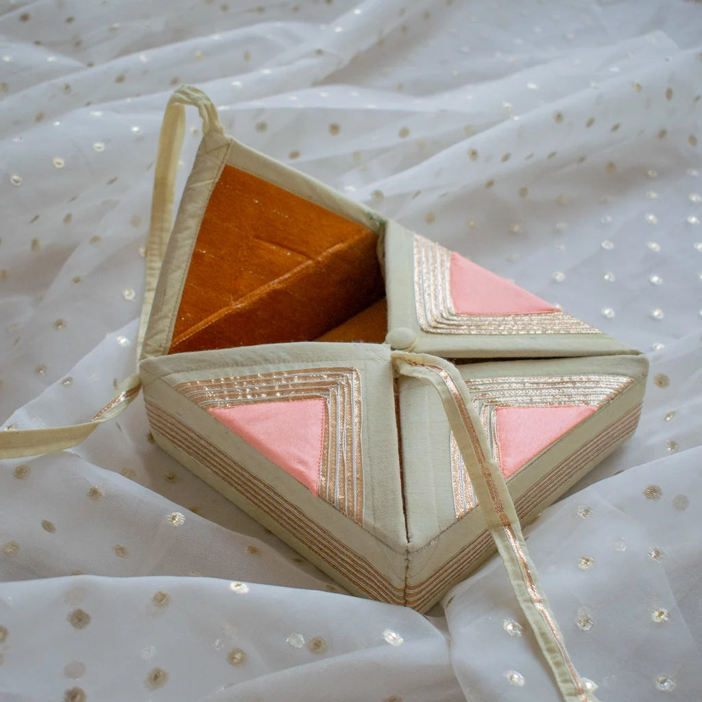 Maharani Petite Gift Box (Pistachio Green & Peach)