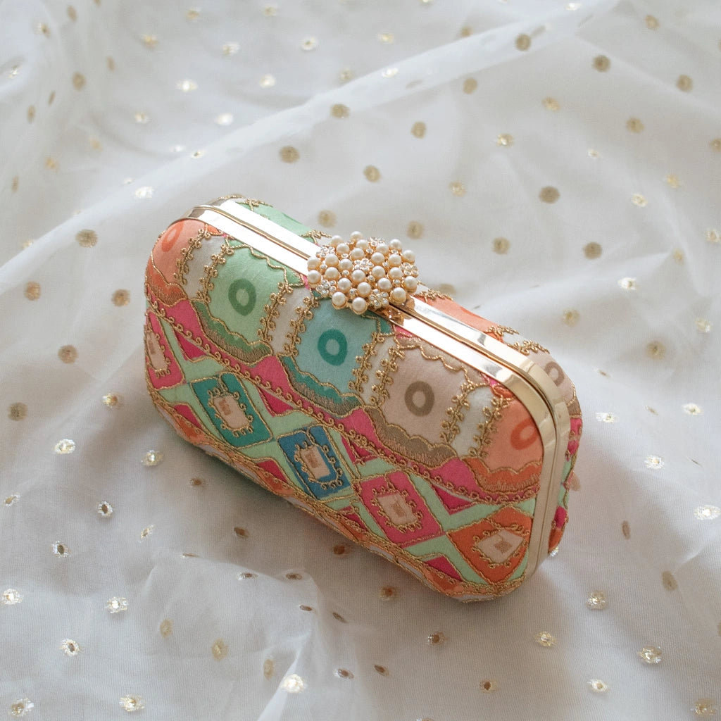 Virala Compact Clutch