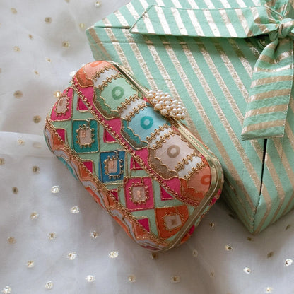 Virala Compact Clutch