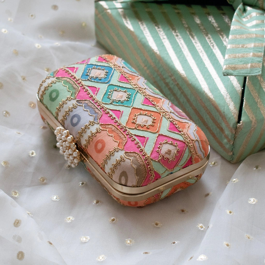 Virala Compact Clutch