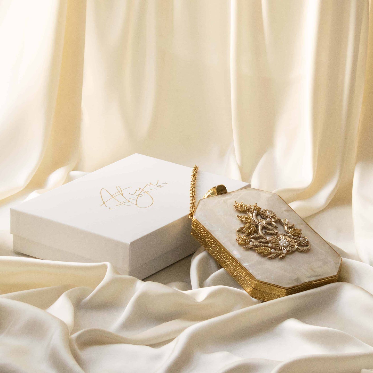 PRE-ORDER - London - (Mother of Pearl)