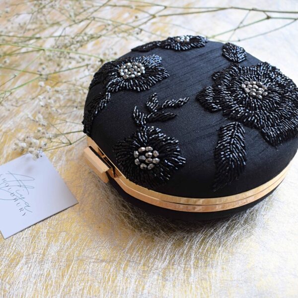 PRE-ORDER - LADY IN BLACK (Minaudière) - Image 3