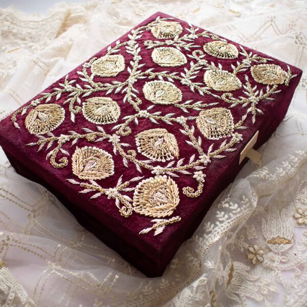 PRE-ORDER / AMNA TROUSSEAU BOX (Maroon Velvet)