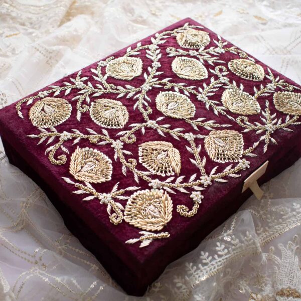 PRE-ORDER / AMNA TROUSSEAU BOX (Maroon Velvet) - Image 8