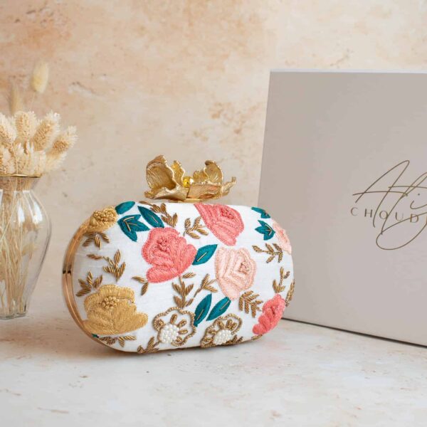 PRE-ORDER - Sara - Oval (Floral Clasp)